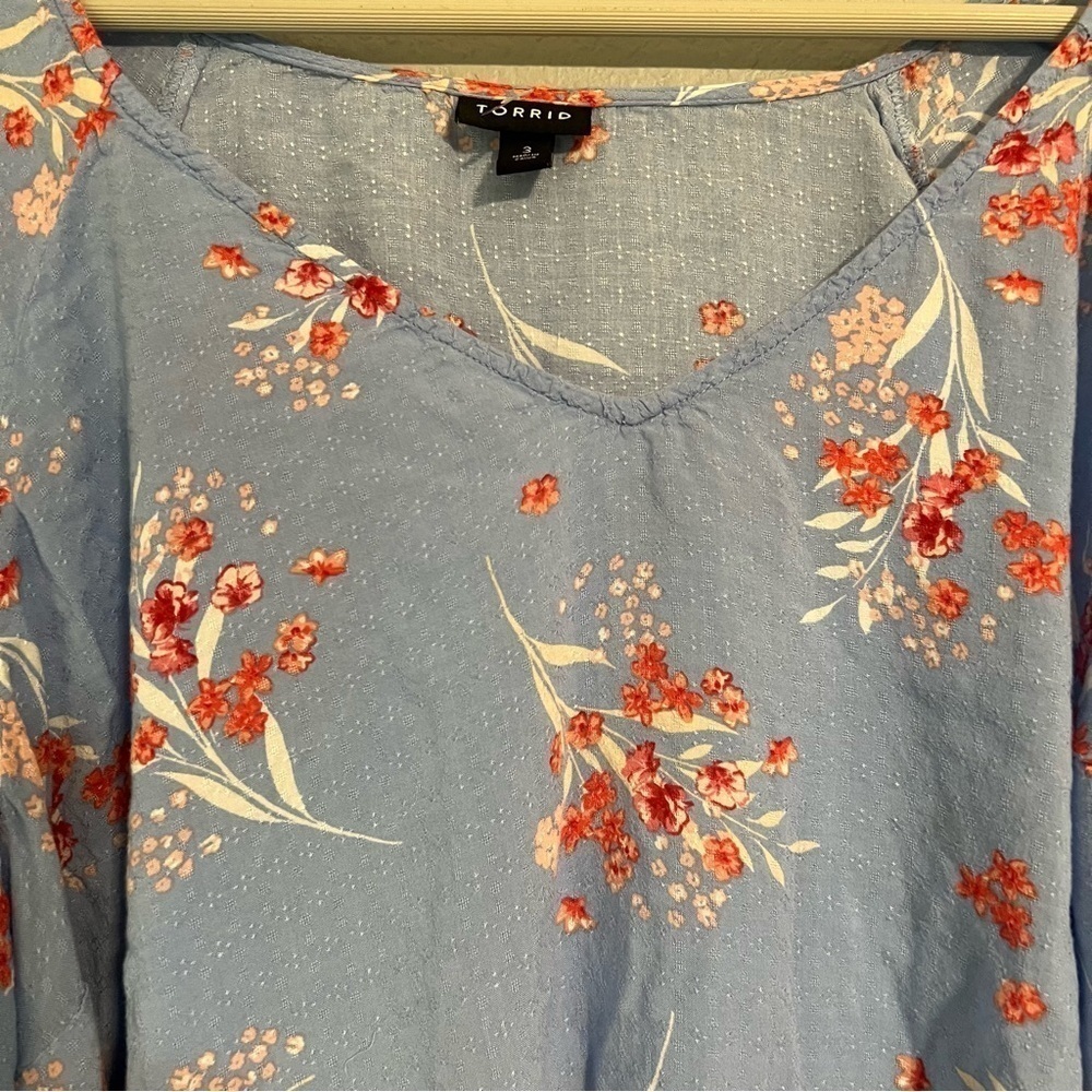 Torrid floral blue blouse 3x - Picture 7 of 8